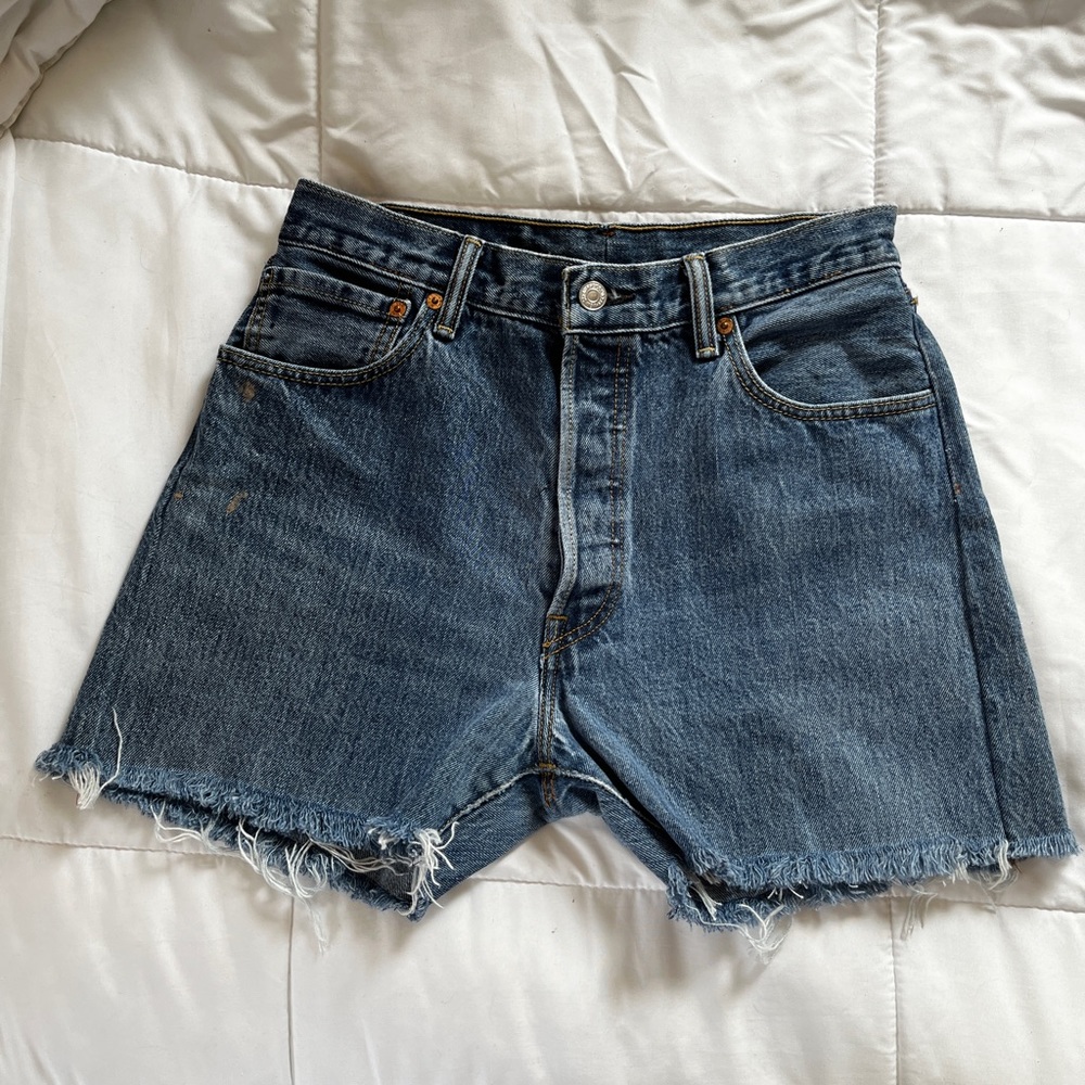 Super cute vintage Levi shorts size 4/28